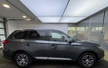 Mitsubishi Outlander III рестайлинг 3, 2018 год, 1 599 000 рублей, 5 фотография