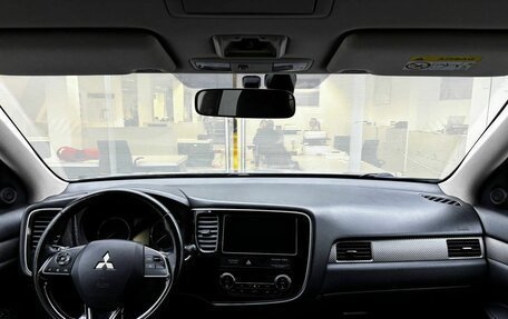 Mitsubishi Outlander III рестайлинг 3, 2018 год, 1 599 000 рублей, 17 фотография