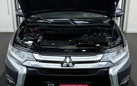 Mitsubishi Outlander III рестайлинг 3, 2018 год, 1 599 000 рублей, 11 фотография