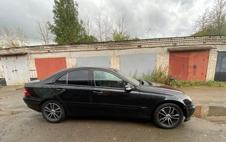 Mercedes-Benz C-Класс, 2005 год, 550 000 рублей, 3 фотография