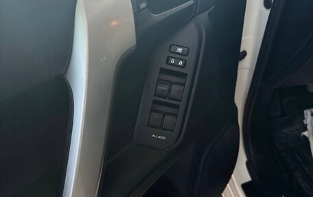 Toyota Land Cruiser Prado 150 рестайлинг 2, 2018 год, 5 350 000 рублей, 5 фотография