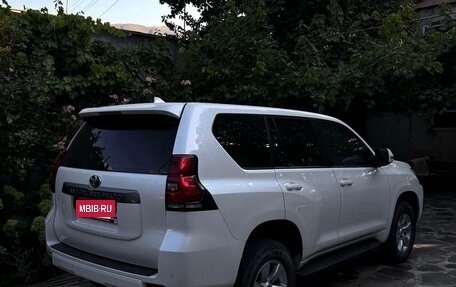 Toyota Land Cruiser Prado 150 рестайлинг 2, 2018 год, 5 350 000 рублей, 2 фотография