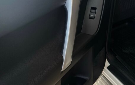 Toyota Land Cruiser Prado 150 рестайлинг 2, 2018 год, 5 350 000 рублей, 8 фотография