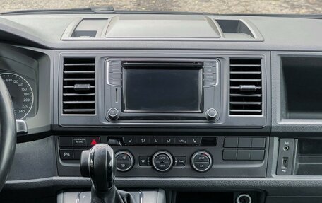 Volkswagen Caravelle T6 рестайлинг, 2017 год, 3 280 000 рублей, 15 фотография