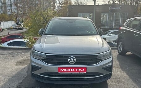Volkswagen Tiguan II, 2021 год, 2 800 000 рублей, 1 фотография