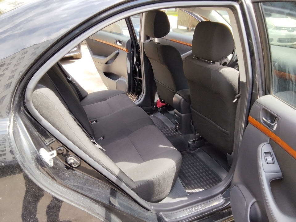 Toyota Avensis II рестайлинг, 2008 год, 1 390 000 рублей, 8 фотография