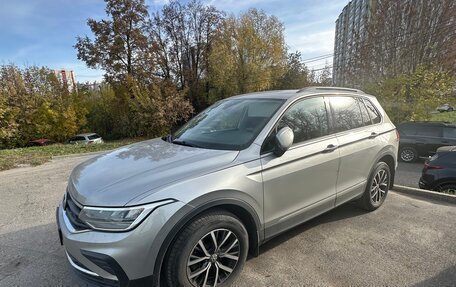Volkswagen Tiguan II, 2021 год, 2 800 000 рублей, 4 фотография
