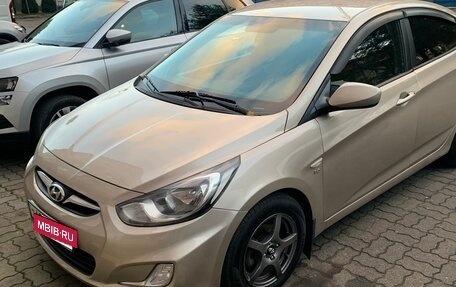 Hyundai Solaris II рестайлинг, 2011 год, 850 000 рублей, 3 фотография