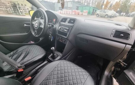Volkswagen Polo VI (EU Market), 2011 год, 450 000 рублей, 40 фотография