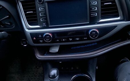 Toyota Highlander III, 2014 год, 3 000 000 рублей, 3 фотография
