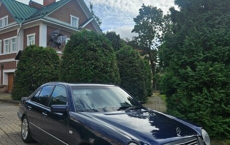 Mercedes-Benz E-Класс, 1997 год, 540 000 рублей, 1 фотография