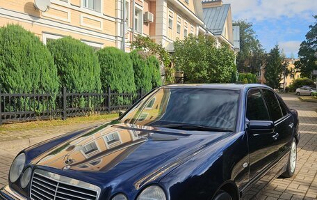 Mercedes-Benz E-Класс, 1997 год, 540 000 рублей, 4 фотография