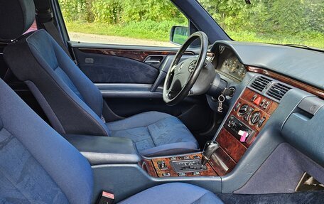 Mercedes-Benz E-Класс, 1997 год, 540 000 рублей, 7 фотография