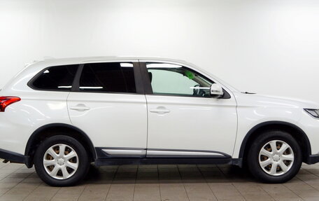 Mitsubishi Outlander III рестайлинг 3, 2018 год, 1 550 000 рублей, 4 фотография