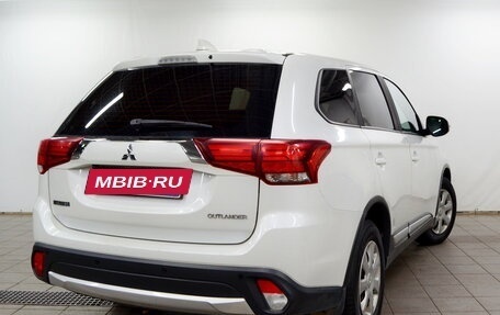 Mitsubishi Outlander III рестайлинг 3, 2018 год, 1 550 000 рублей, 3 фотография