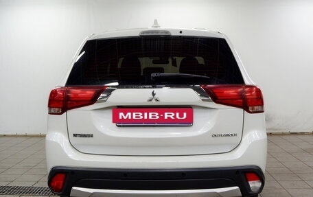 Mitsubishi Outlander III рестайлинг 3, 2018 год, 1 550 000 рублей, 7 фотография