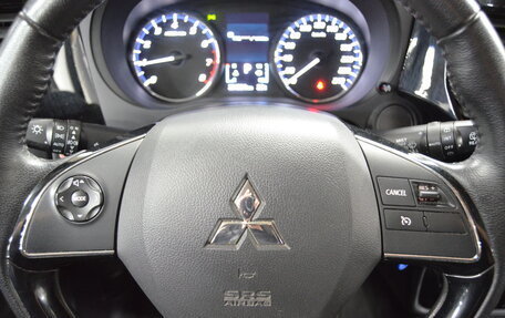 Mitsubishi Outlander III рестайлинг 3, 2018 год, 1 550 000 рублей, 14 фотография