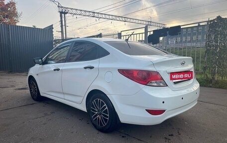 Hyundai Solaris II рестайлинг, 2011 год, 600 000 рублей, 4 фотография