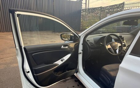 Hyundai Solaris II рестайлинг, 2011 год, 600 000 рублей, 13 фотография
