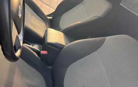 Hyundai Solaris II рестайлинг, 2011 год, 600 000 рублей, 12 фотография