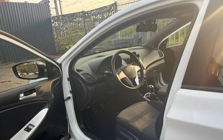 Hyundai Solaris II рестайлинг, 2011 год, 600 000 рублей, 14 фотография