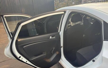 Hyundai Solaris II рестайлинг, 2011 год, 600 000 рублей, 17 фотография