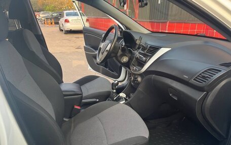 Hyundai Solaris II рестайлинг, 2011 год, 600 000 рублей, 19 фотография