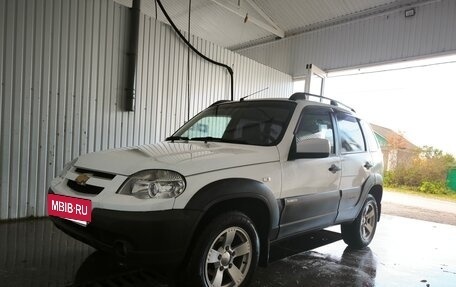 Chevrolet Niva I рестайлинг, 2016 год, 710 000 рублей, 3 фотография