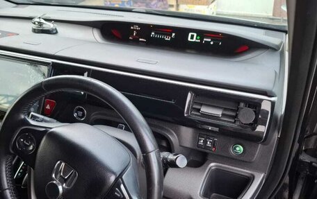 Honda Stepwgn IV, 2016 год, 1 480 000 рублей, 4 фотография