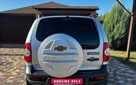 Chevrolet Niva I рестайлинг, 2017 год, 755 000 рублей, 3 фотография