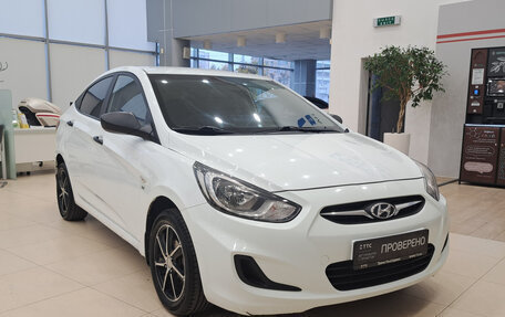 Hyundai Solaris II рестайлинг, 2013 год, 641 000 рублей, 7 фотография