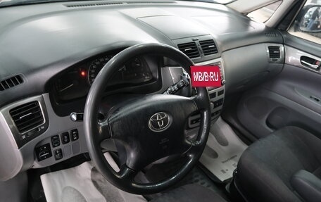 Toyota Avensis Verso I рестайлинг, 2002 год, 939 000 рублей, 11 фотография