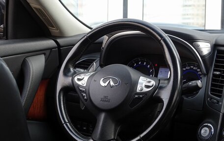 Infiniti QX70, 2014 год, 2 190 000 рублей, 9 фотография