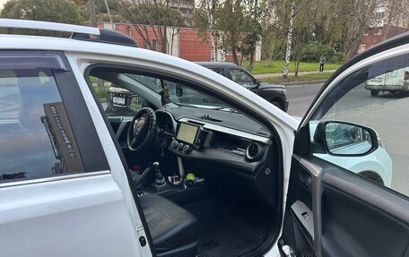 Toyota RAV4, 2017 год, 1 900 000 рублей, 6 фотография