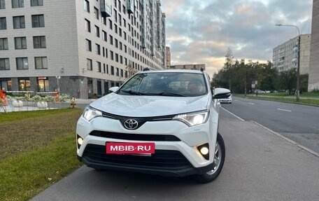 Toyota RAV4, 2017 год, 1 900 000 рублей, 2 фотография