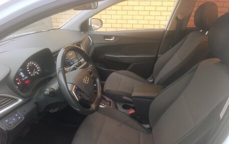 Hyundai Solaris II рестайлинг, 2018 год, 1 100 000 рублей, 7 фотография