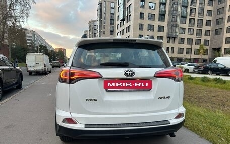 Toyota RAV4, 2017 год, 1 900 000 рублей, 10 фотография