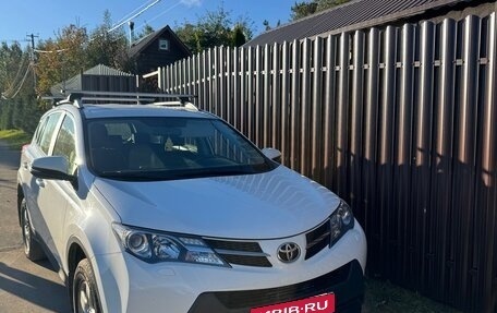 Toyota RAV4, 2015 год, 2 050 000 рублей, 2 фотография