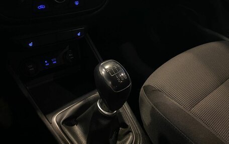 Hyundai Solaris II рестайлинг, 2017 год, 1 020 000 рублей, 31 фотография