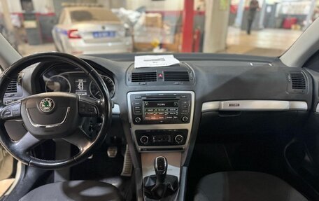 Skoda Octavia, 2011 год, 845 000 рублей, 10 фотография