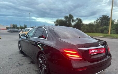 Mercedes-Benz E-Класс, 2019 год, 3 550 000 рублей, 4 фотография