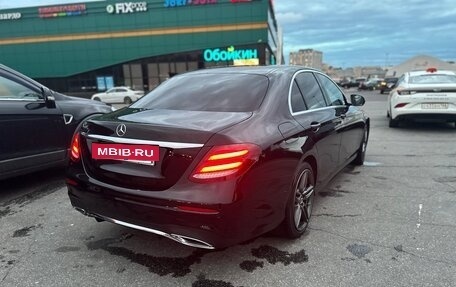 Mercedes-Benz E-Класс, 2019 год, 3 550 000 рублей, 5 фотография