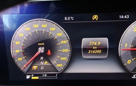 Mercedes-Benz E-Класс, 2018 год, 2 500 000 рублей, 13 фотография