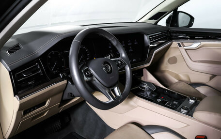 Volkswagen Touareg III, 2019 год, 5 890 000 рублей, 15 фотография