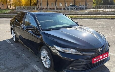 Toyota Camry, 2019 год, 2 050 000 рублей, 2 фотография