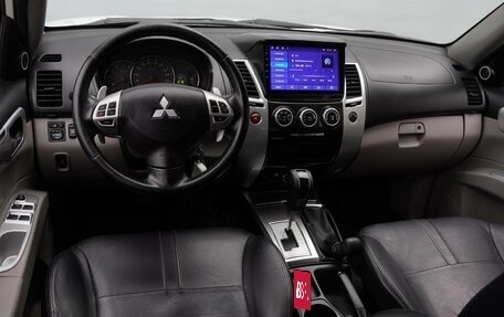 Mitsubishi Pajero Sport II рестайлинг, 2012 год, 1 990 000 рублей, 6 фотография