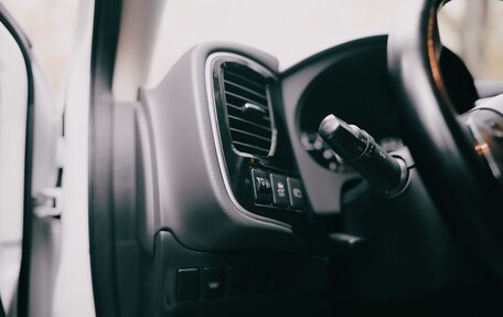 Mitsubishi Outlander III рестайлинг 3, 2016 год, 11 фотография