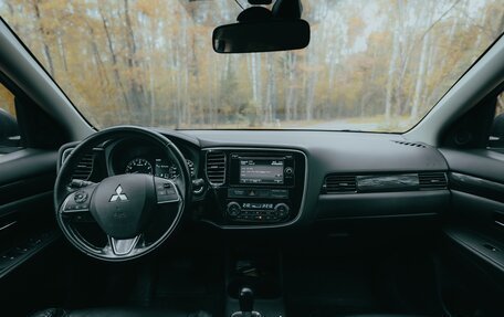 Mitsubishi Outlander III рестайлинг 3, 2016 год, 15 фотография