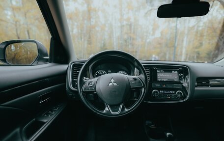 Mitsubishi Outlander III рестайлинг 3, 2016 год, 14 фотография