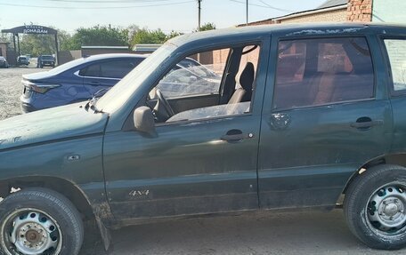 Chevrolet Niva I рестайлинг, 2003 год, 145 000 рублей, 2 фотография